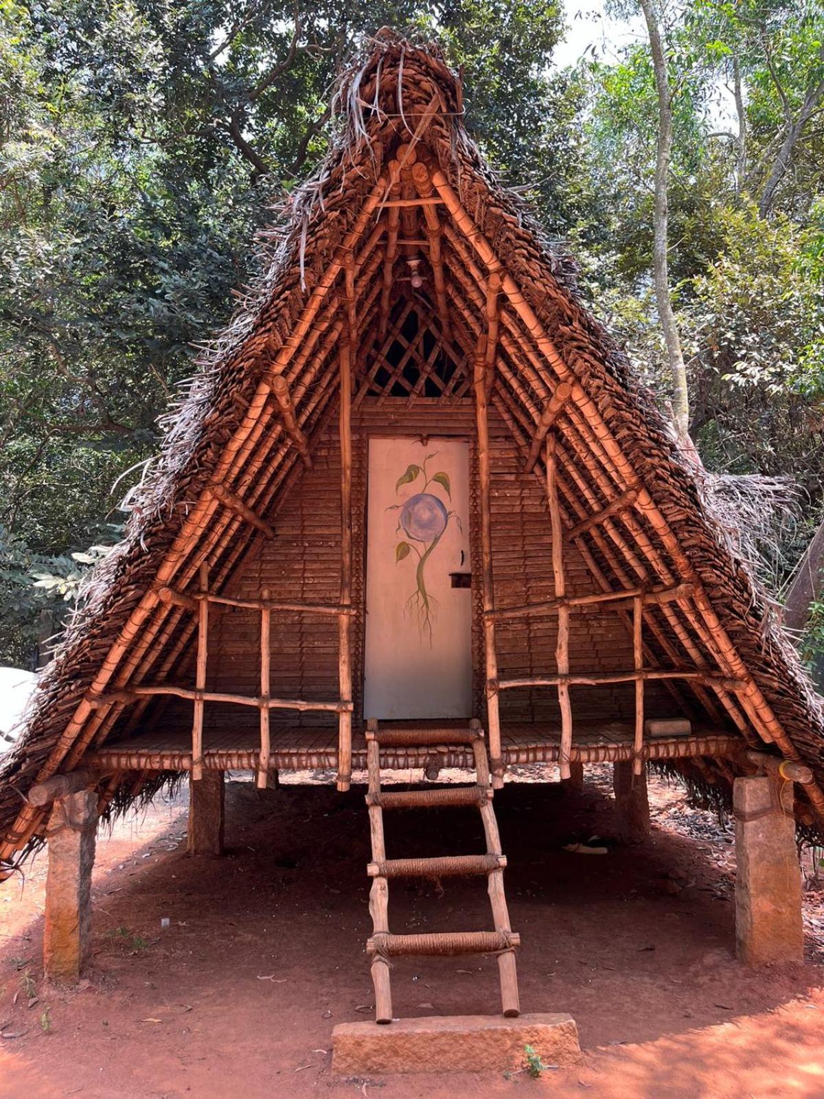 Nebula Nest Cafe & Hostel Auroville Exterior foto